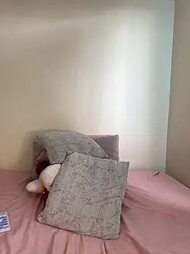 Snapshot of Ivelleee_ chatting on 11.18.25 Ivelleee online show from 11.18.25