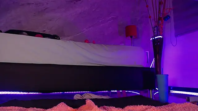 Snapshot of catmolly_ chatting on 12.30.24 catmolly online show from 12.30.24