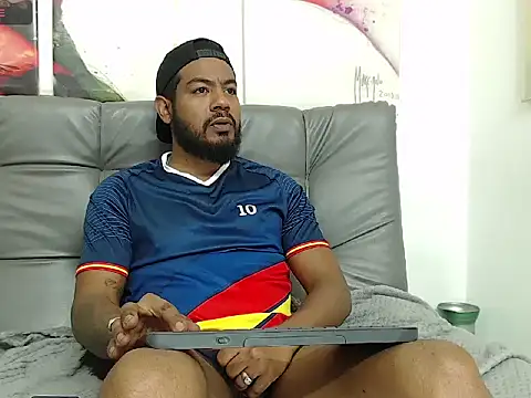 Snapshot of BladeFoxxx1 chatting on 11.11.25 BladeFoxxx1 online show from 11.11.25