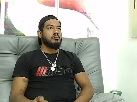 Snapshot of BladeFoxxx1 chatting on 11.22.25 BladeFoxxx1 online show from 11.22.25