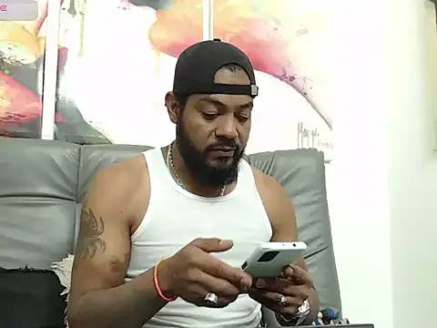 Snapshot of BladeFoxxx1 chatting on 11.28.25 BladeFoxxx1 online show from 11.28.25