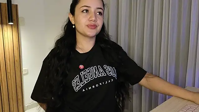 Snapshot of Isa_1207 chatting on 10.12.25 Isa 1207 online show from 10.12.25