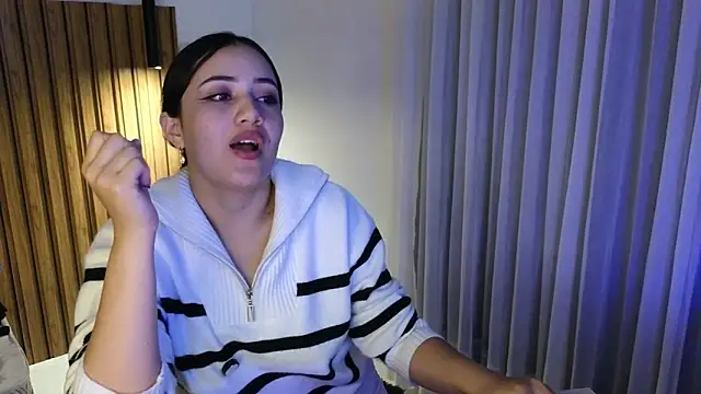 Snapshot of Isa_1207 chatting on 11.18.25 Isa 1207 online show from 11.18.25