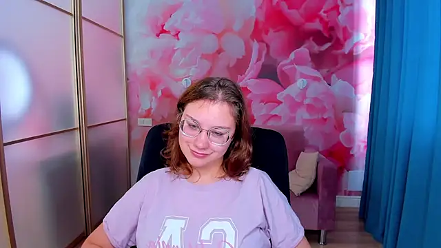 AngelinaLow online show from 11.21.25