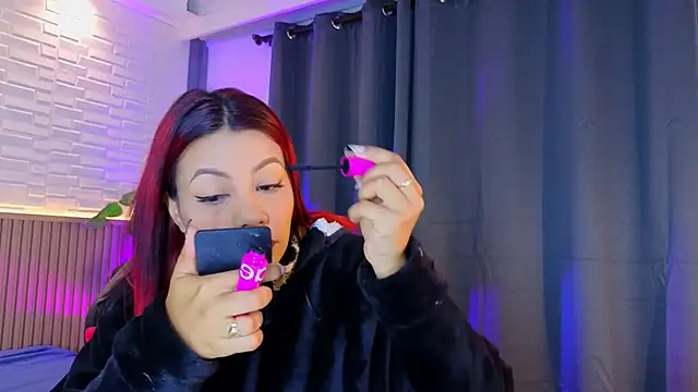 Snapshot of TiffanyWalk chatting on 09.10.25 TiffanyWalk online show from 09.10.25