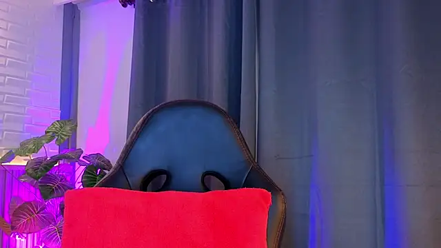 Snapshot of TiffanyWalk chatting on 09.12.25 TiffanyWalk online show from 09.12.25