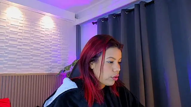 Snapshot of TiffanyWalk chatting on 09.15.25 TiffanyWalk online show from 09.15.25