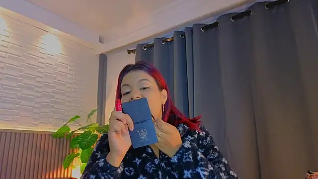 Snapshot of TiffanyWalk chatting on 09.25.25 TiffanyWalk online show from 09.25.25