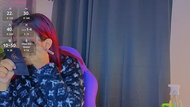 Snapshot of TiffanyWalk chatting on 09.30.25 TiffanyWalk online show from 09.30.25