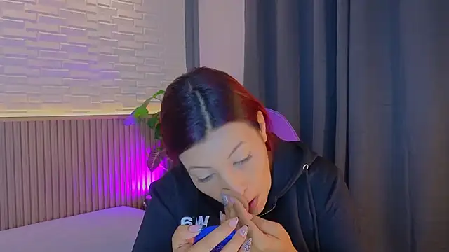 Snapshot of TiffanyWalk chatting on 10.03.25 TiffanyWalk online show from 10.03.25