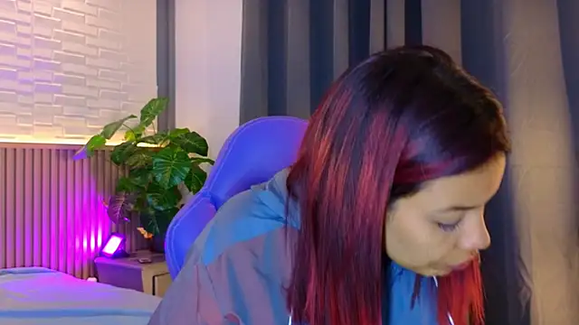 Snapshot of TiffanyWalk chatting on 11.03.25 TiffanyWalk online show from 11.03.25