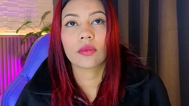 Snapshot of TiffanyWalk chatting on 11.21.25 TiffanyWalk online show from 11.21.25