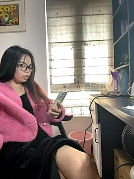 Snapshot of aa520uv chatting on 12.04.25 aa520uv online show from 12.04.25