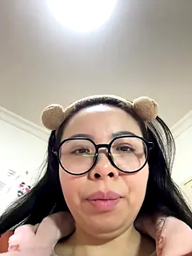 Snapshot of aa520uv chatting on 12.16.25 aa520uv online show from 12.16.25