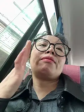 Snapshot of aa520uv chatting on 12.18.25 aa520uv online show from 12.18.25