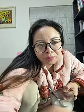 Snapshot of aa520uv chatting on 12.21.25 aa520uv online show from 12.21.25