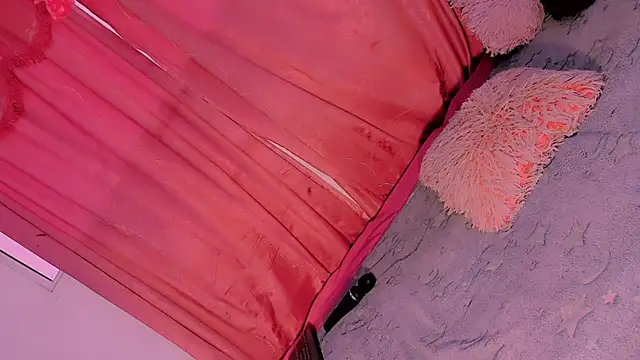 Snapshot of Mariana-ofc chatting on 11.21.25 Mariana-ofc online show from 11.21.25