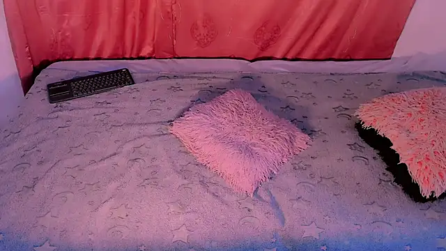 Snapshot of Mariana-ofc chatting on 11.29.25 Mariana-ofc online show from 11.29.25