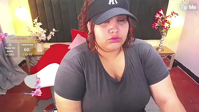 Snapshot of ailyn_maury chatting on 09.21.25 ailyn maury online show from 09.21.25