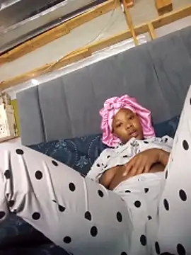 Snapshot of Hotytoty26 chatting on 12.18.25 Hotytoty26 online show from 12.18.25