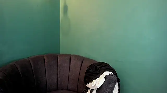 Alice 26  online show from 10.20.25