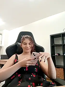 MeCherryy online show from 10.27.25