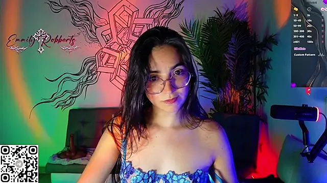 Snapshot of Emmi_Roberts chatting on 05.02.26 Emmi Roberts online show from 05.02.26