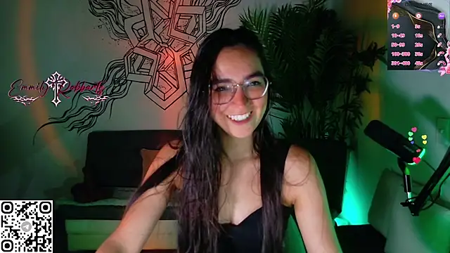 Snapshot of Emmi_Roberts chatting on 05.12.26 Emmi Roberts online show from 05.12.26