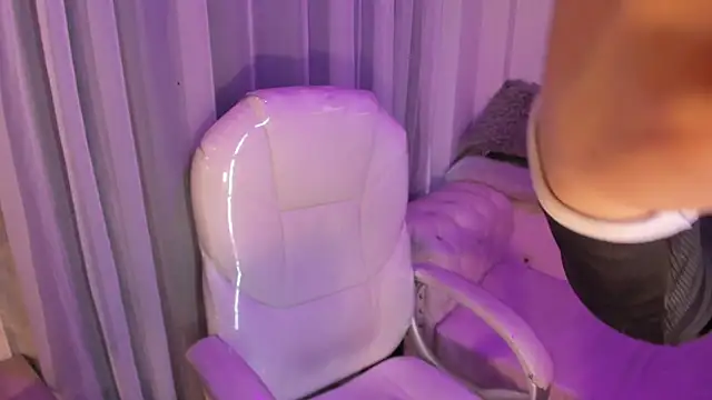 Pretty Johnson  online show from 02.07.26