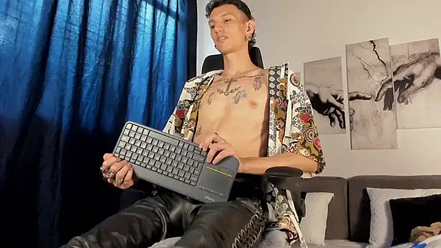 Snapshot of Giotrashy chatting on 07.21.26 Giotrashy online show from 07.21.26