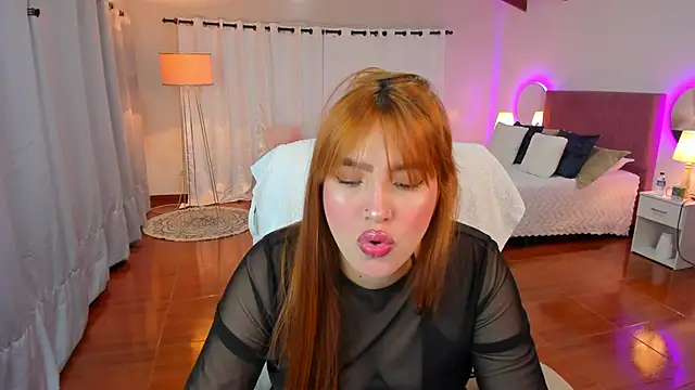 Snapshot of karla_hill_28 chatting on 09.14.25 karla hill 28 online show from 09.14.25