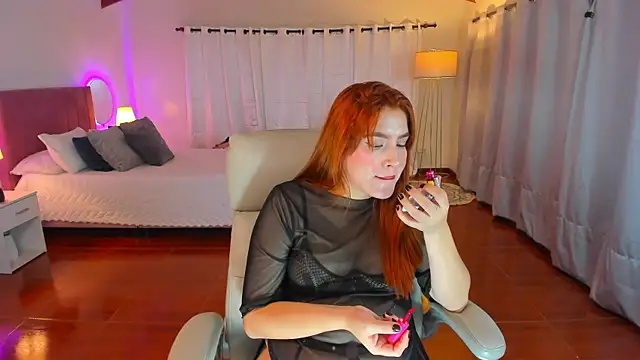 Snapshot of karla_hill_28 chatting on 10.31.25 karla hill 28 online show from 10.31.25