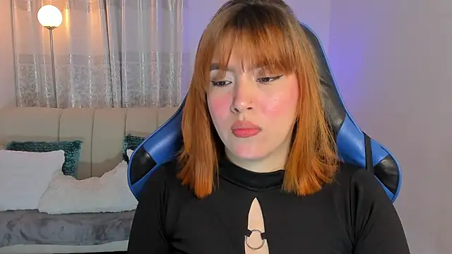 Snapshot of karla_hill_28 chatting on 04.27.26 karla hill 28 online show from 04.27.26