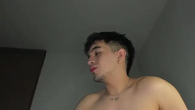 Snapshot of cmzo_ chatting on 11.08.25 cmzo online show from 11.08.25