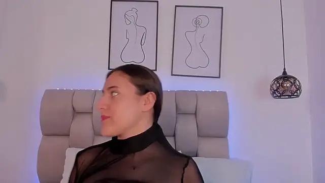 Hanna Evans   online show from 11.28.25