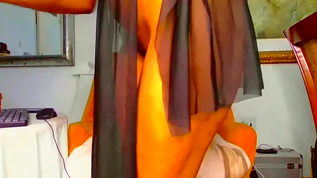 Snapshot of ModelZoee chatting on 10.02.25 ModelZoee online show from 10.02.25