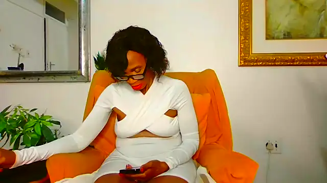 Snapshot of ModelZoee chatting on 04.24.26 ModelZoee online show from 04.24.26