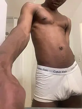 Snapshot of Renoirmonter chatting on 03.18.25 Renoirmonter online show from 03.18.25