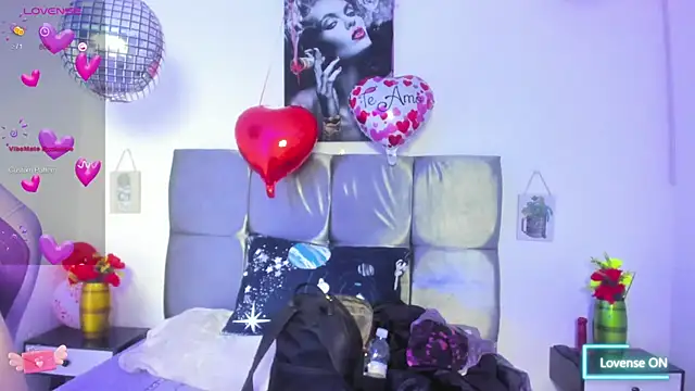 Snapshot of julieta_caceres1 chatting on 03.21.25 julieta caceres1 online show from 03.21.25