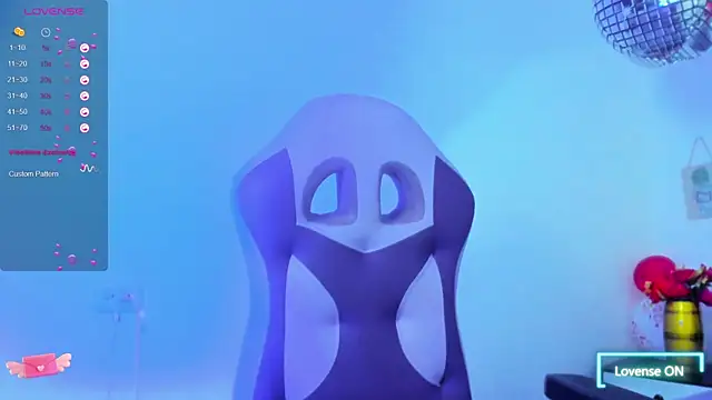 Snapshot of julieta_caceres1 chatting on 03.22.25 julieta caceres1 online show from 03.22.25