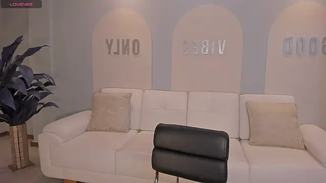 AmaliaCrus online show from 11.13.25