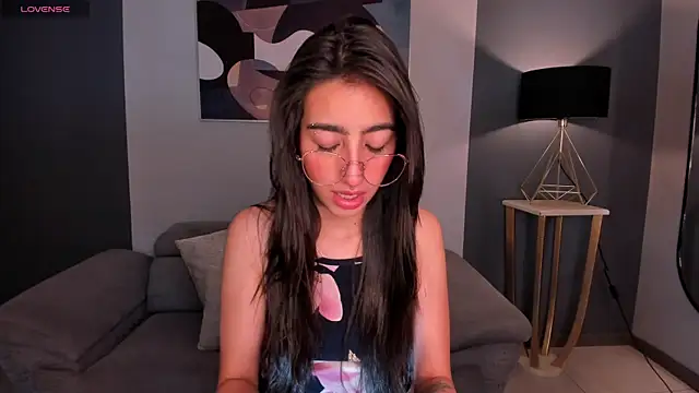 Snapshot of LarisaSmirnov chatting on 09.13.25 LarisaSmirnov online show from 09.13.25