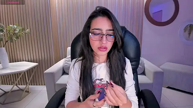 Snapshot of LarisaSmirnov chatting on 09.27.25 LarisaSmirnov online show from 09.27.25