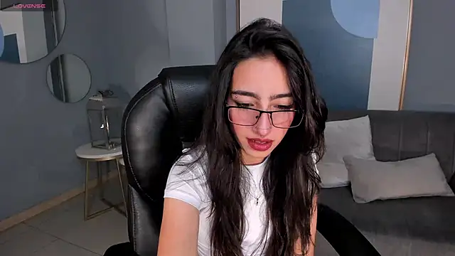 Snapshot of LarisaSmirnov chatting on 09.29.25 LarisaSmirnov online show from 09.29.25