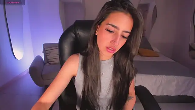 Snapshot of LarisaSmirnov chatting on 10.10.25 LarisaSmirnov online show from 10.10.25