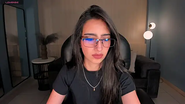 Snapshot of LarisaSmirnov chatting on 10.18.25 LarisaSmirnov online show from 10.18.25