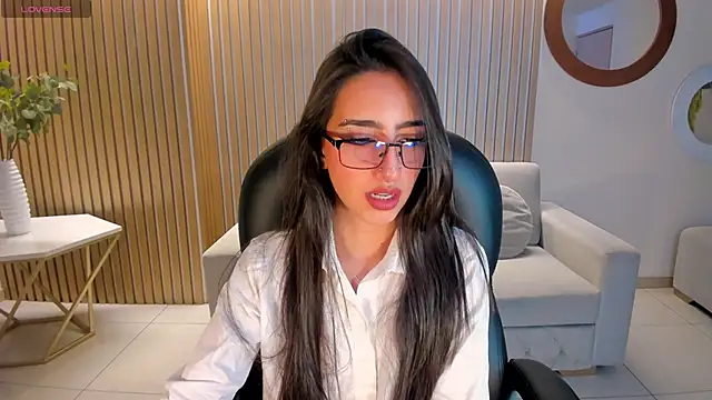 Snapshot of LarisaSmirnov chatting on 10.21.25 LarisaSmirnov online show from 10.21.25