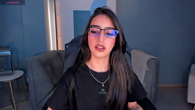 Snapshot of LarisaSmirnov chatting on 10.28.25 LarisaSmirnov online show from 10.28.25