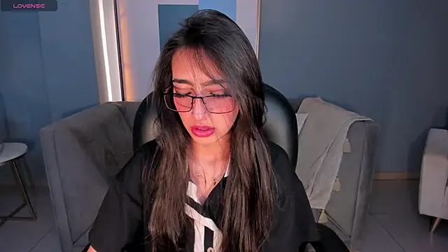 Snapshot of LarisaSmirnov chatting on 10.29.25 LarisaSmirnov online show from 10.29.25