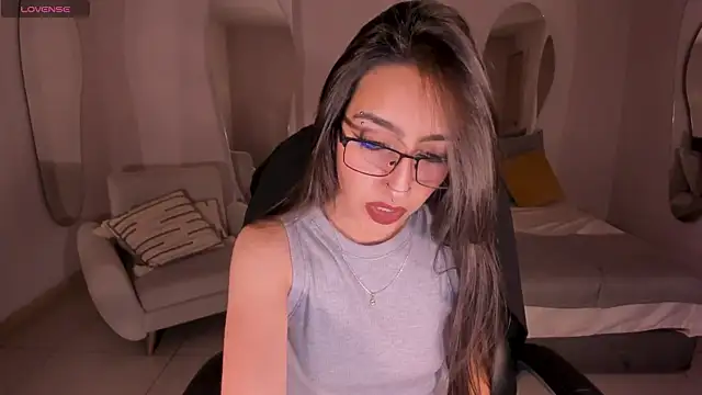 Snapshot of LarisaSmirnov chatting on 11.11.25 LarisaSmirnov online show from 11.11.25